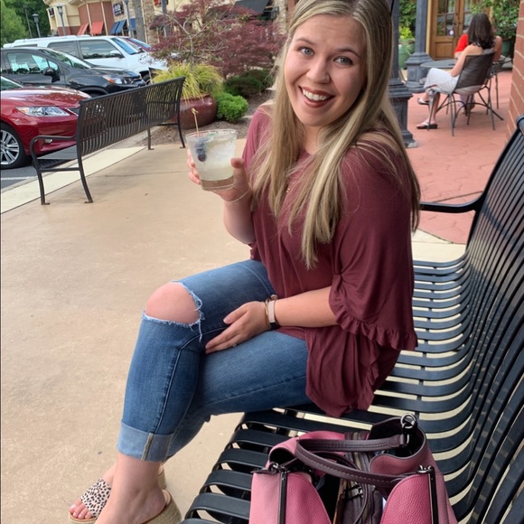 Meet your Posher, Lauren - Picture 7 of 7